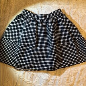 Express Black and White flowy skirt lined with zipper.  Size 0 A25